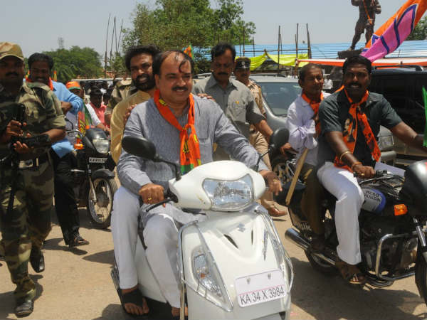 ప్రధానికి సన్నిహితుడు