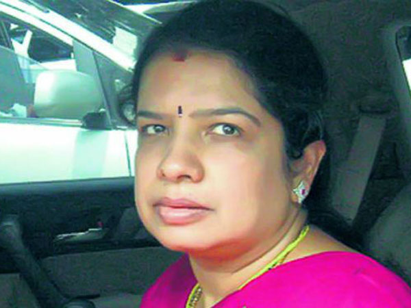 లక్ష ఓట్లు తేడా