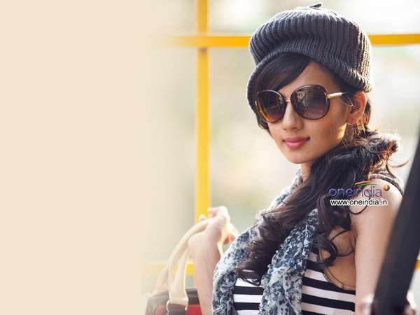 పోలీసు కేసు పెట్టిన నటి