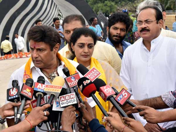 సంభ్రమాశ్చర్యాలలో ముంచెత్తింది