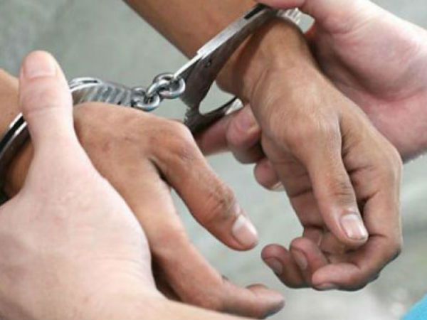 ప్యాంటు జిప్ తీసి అసభ్యకరంగా ప్రవర్తించిన ముఖేష్ ప్యాంటు జిప్ తీసి అసభ్యకరంగా ప్రవర్తించిన ముఖేష్