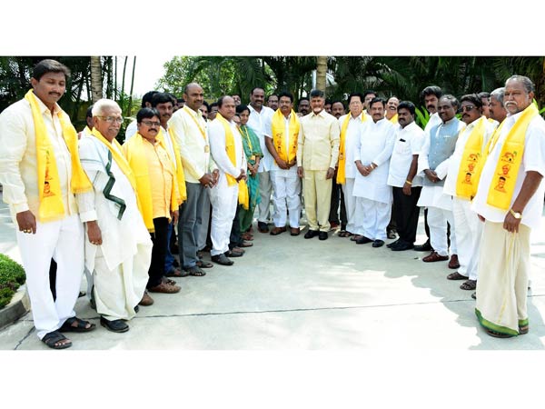 సిట్టింగ్ ఎమ్మెల్యేల్లో...ఆందోళన సిట్టింగ్ ఎమ్మెల్యేల్లో...ఆందోళన