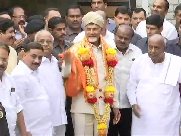 చంద్రబాబుపై దేవేగౌడ ప్రసంసలు