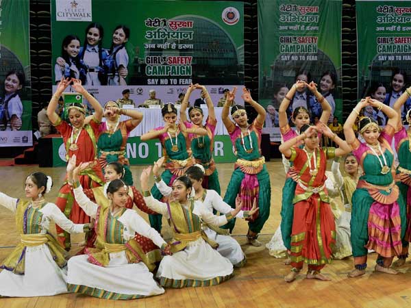 పిల్లలు ఉపాధ్యాయులుగా మారే అరుదైన వేడుక..! విద్యార్థులకు ఇదో మధుర జ్ఞాపకం..!! పిల్లలు ఉపాధ్యాయులుగా మారే అరుదైన వేడుక..! విద్యార్థులకు ఇదో మధుర జ్ఞాపకం..!!