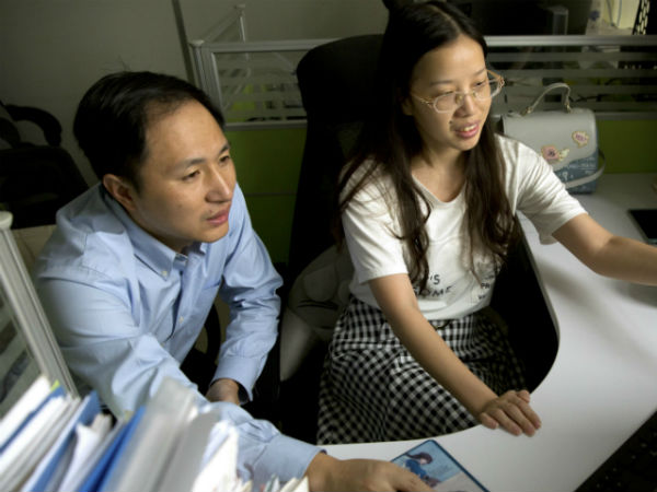 ఇద్దరు ఆడ శిశువులు