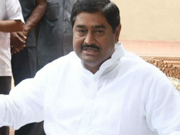 దివంగ‌త వైయ‌స్ హ‌యాంలో కీల‌క నేత‌గా ధ‌ర్మాన‌..! త‌ర్వాత ఢీలా ప‌డిపోయిన ప్ర‌సాద‌రావు..!!