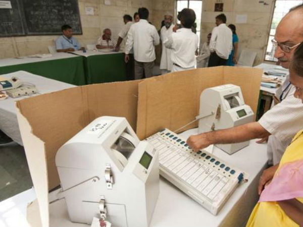 పార్టీ గుర్తులుకన్నా రంగు ప్రభావితం చూపుతుంది