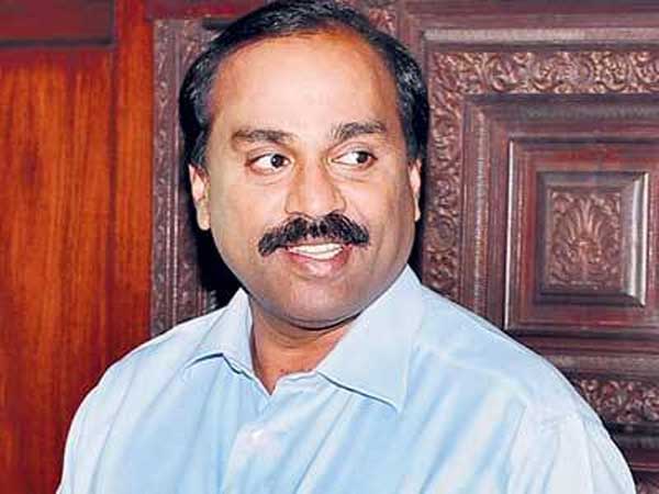 అజ్ఞాతంలో మాజీ మంత్రి