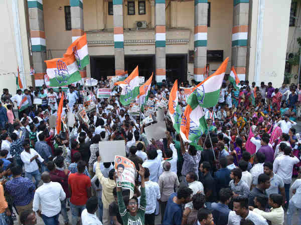 టిక్కెట్ల పంపిణీలో కేసీఆర్ కోవర్టులు