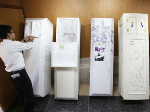 స్మశానంలో చోటు దొరికే వరకు ఈ హోటల్‌లోనే మృతదేహాలు