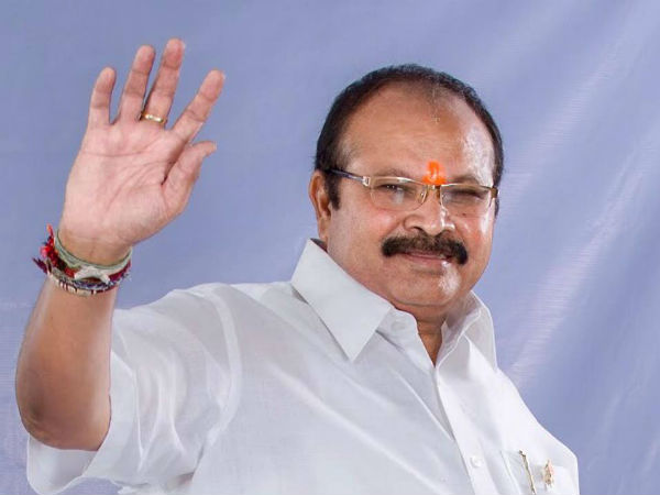 చక్రంలా తిరుగుతూ...చక్రం తిప్పుతున్నట్లు