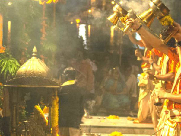 దీపారాదన అంటే ముక్కోటి దేవతలను పూజించడం