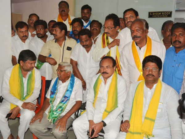 తప్పుడు ప్రచారం, వెళ్లేది లేదు