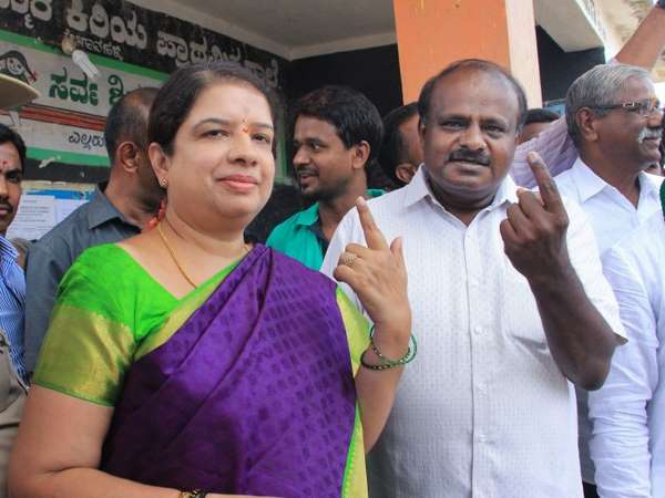 Karnataka CM HD Kumaraswamy, wife Anitha Kumaraswamy script hister 