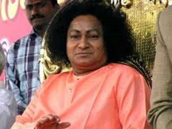 వివాదాలు, కేసులు