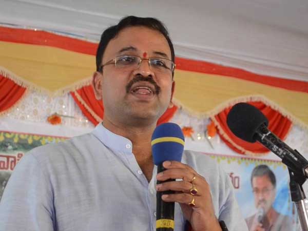 రాజకీయ పోరాటం...చేసుకోండి రాజకీయ పోరాటం...చేసుకోండి