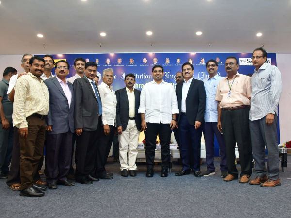 సర్వీస్ సెక్టార్ దే...భవిష్యత్తు