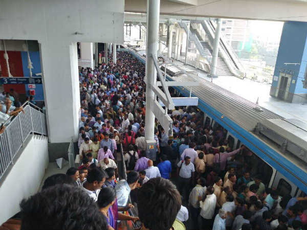  త్వరలో మెట్రో స్టేషన్ల వద్ద ఎలక్ట్రిక్ ఆటో రిక్షాలు