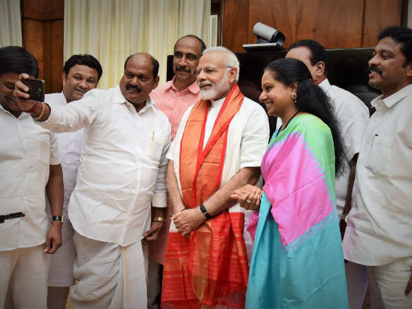 వీడియోలు పోస్ట్ చేసిన మోడీ