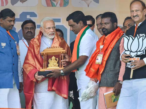 కుటుంబ వారసత్వ రాజకీయాలను అంతం చేయాలి