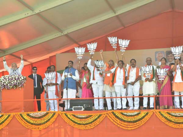  సోనియాకు చెంచాగిరి చేసే వ్యక్తి మీకు ఏమైనా చేస్తారా?