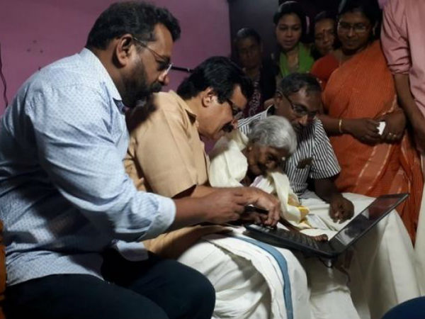 పరీక్షలో విజయం సాధించింనందుకు బామ్మకు ల్యాప్‌టాప్ బహుమానం