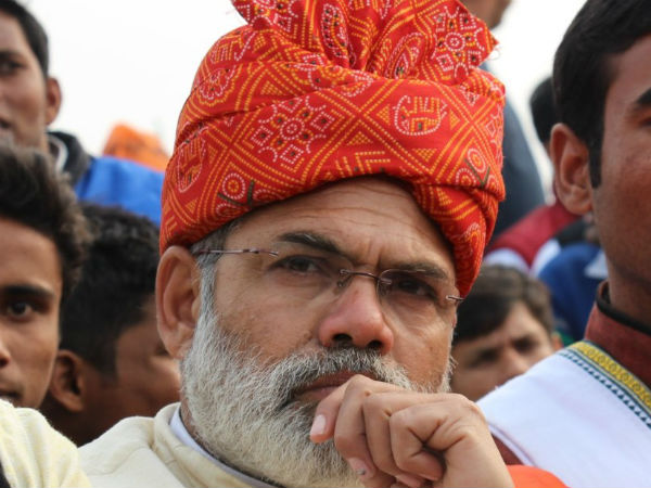 అచ్చేదిన్ గురించి అడిగినప్పుడు బాధ వేస్తుంది