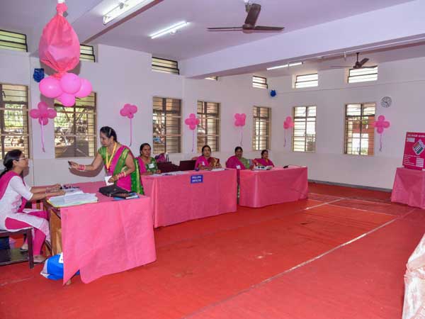 పింక్ ఔట్.. కాంగ్రెస్ కు కలిసొచ్చేనా?