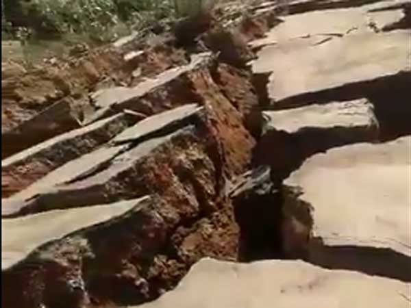 అందుకే...నెర్రెలు