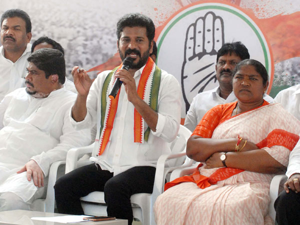  ఈసీ అధికారులు వేధించారని రేవంత్ రెడ్డి