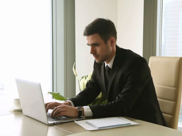 నిత్యం కూర్చొనే పనిచేస్తున్నారా... అయితే అన్‌ఫిట్టే