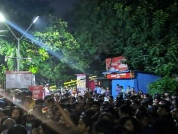 లిఫ్టులోనే హస్త ప్రయోగం