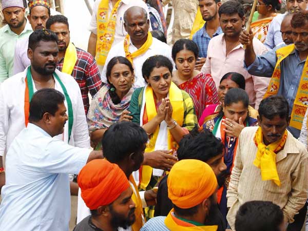 అరెస్ట్ చేయాలని డిమాండ్