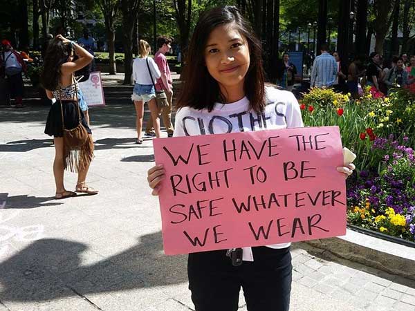  అమ్మాయిలు ఏ దుస్తులు ధరించాలో ఎంపిక చేసుకునే స్వేచ్ఛ లేదా..?