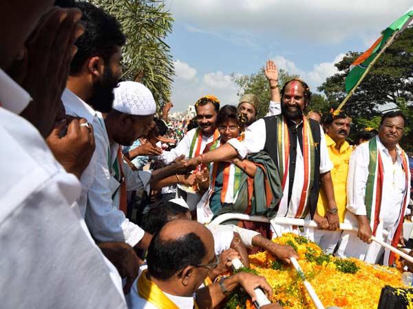 ఉత్తమ్ కుమార్ రెడ్డికి సొంత కారు లేదు