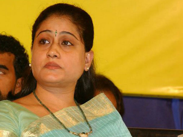 కేసీఆర్‌ను విమర్శిస్తాం, ఆశ్చర్యం