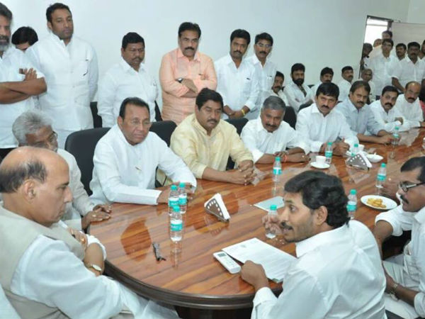 జగన్, వైవీ సుబ్బారెడ్డిల పిటిషన్లపై విచారణ వాయిదా