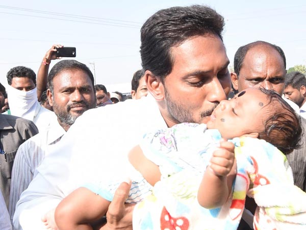 పుష్పవాణిపై ప్రశంసలు