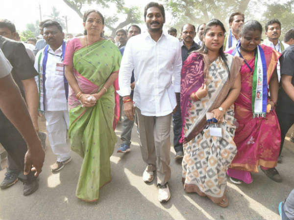 జగన్కు మూడంచెల భద్రత జగన్కు మూడంచెల భద్రత