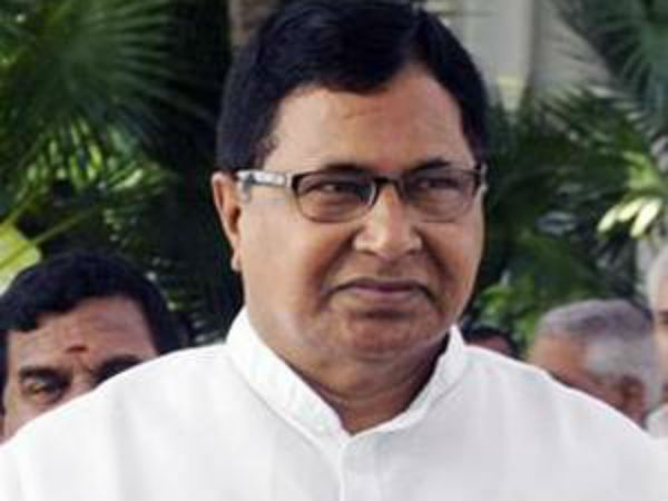 పలు ప్రభుత్వాల్లో మంత్రిగా