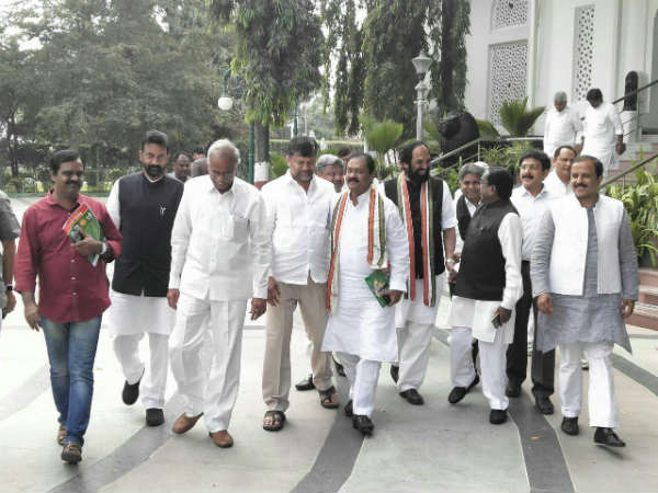 బాబు సూచన మేరకే కాంగ్రెస్ అభ్యర్థుల ఖరారు..? బాబు సూచన మేరకే కాంగ్రెస్ అభ్యర్థుల ఖరారు..?