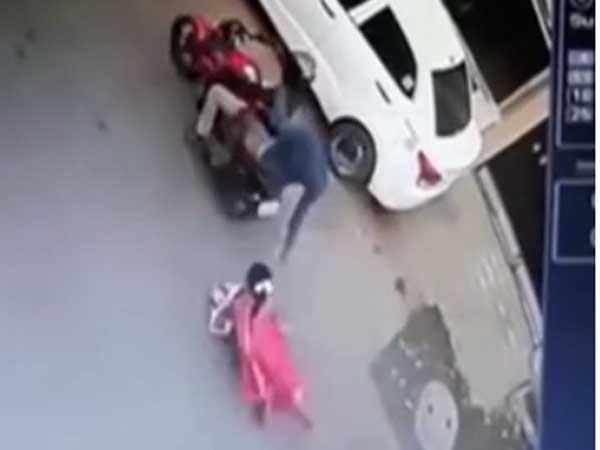 పాత బస్తీలో అద్దెకు తీసుకున్న బైక్..! కేసును ఛేదించే దిశగా పోలీసులు..! పాత బస్తీలో అద్దెకు తీసుకున్న బైక్..! కేసును ఛేదించే దిశగా పోలీసులు..!