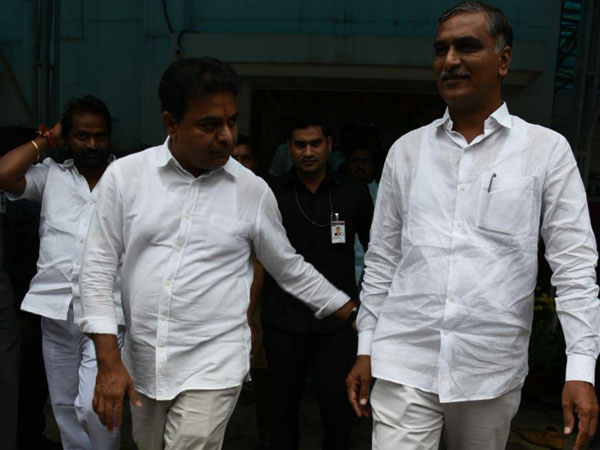 ఉద్యమంలో హరీష్ రావు, కేటీఆర్కు ఎక్కువ ప్రాధాన్యత ఉద్యమంలో హరీష్ రావు, కేటీఆర్కు ఎక్కువ ప్రాధాన్యత