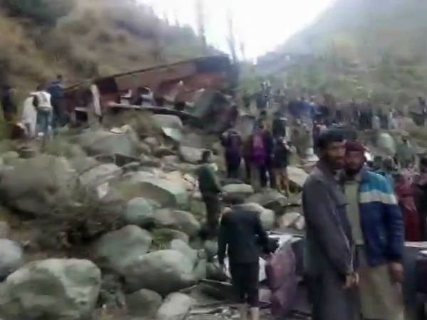 11 killed, several injured as bus falls into gorge in J&K’s Poonch 11 killed, several injured as bus falls into gorge in J&K’s Poonch