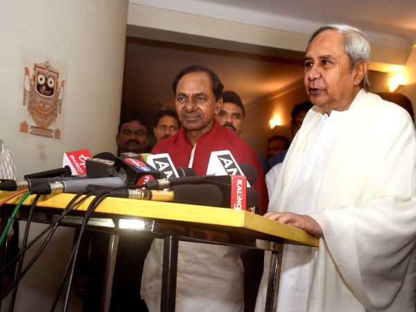 తెలంగాణలో రెండోసారి అదికారంలోకి టీఆర్ఎస్..! దేశ రాజకీయాల్లో దూకుడు పెంచిన కేసీఆర్..! తెలంగాణలో రెండోసారి అదికారంలోకి టీఆర్ఎస్..! దేశ రాజకీయాల్లో దూకుడు పెంచిన కేసీఆర్..!