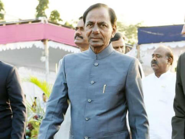  కేసీఆర్‌కు స్వాగతం పలుకుతూ భారీ కటౌట్లు