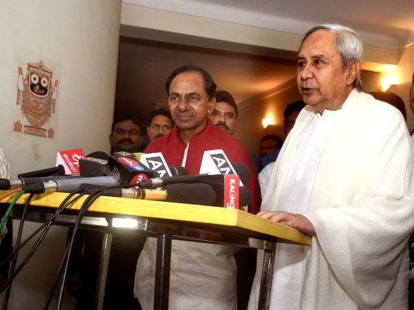 కేసీఆర్తో జట్టుకట్టేందుకు నవీన్ పట్నాయక్ విముఖత..? కేసీఆర్తో జట్టుకట్టేందుకు నవీన్ పట్నాయక్ విముఖత..?
