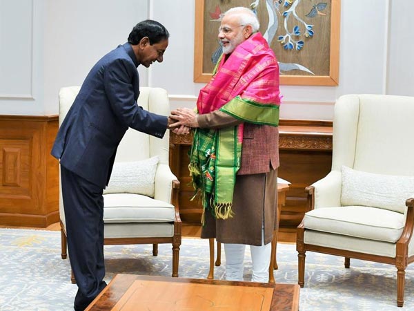 ప్ర‌ధానితో కేసీఆర్ భేటీ..! ప‌లు కీల‌క అంశాల ప‌ట్ల విన‌తులు..!