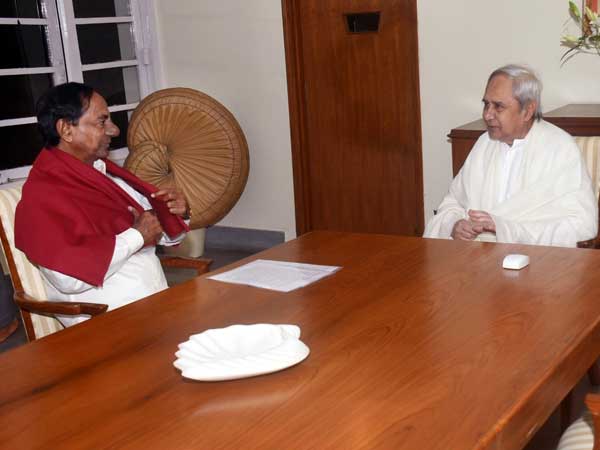 నవీన్ పైన ప్రశంసలు