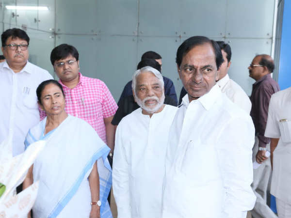  సోమవారం మమతా బెనర్జీతో భేటీ